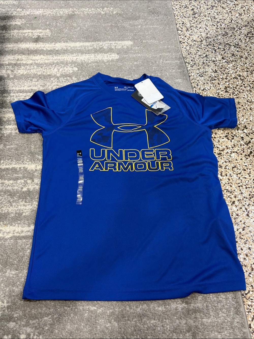 Boys UA top